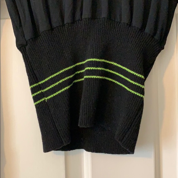 Black shirt with elastic sweater bottom & sleeves - Picture 2 of 5